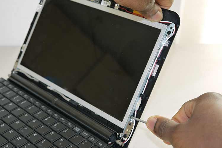 Thay màn hình laptop 19 Lưu Ý Quan Trọng Khi Thay Màn Hình Laptop