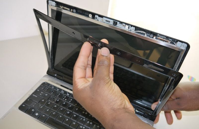 Thay màn hình laptop 18 Quy Trình Thay Màn Hình Laptop Chuyên Nghiệp Tại Pc.pro.vn