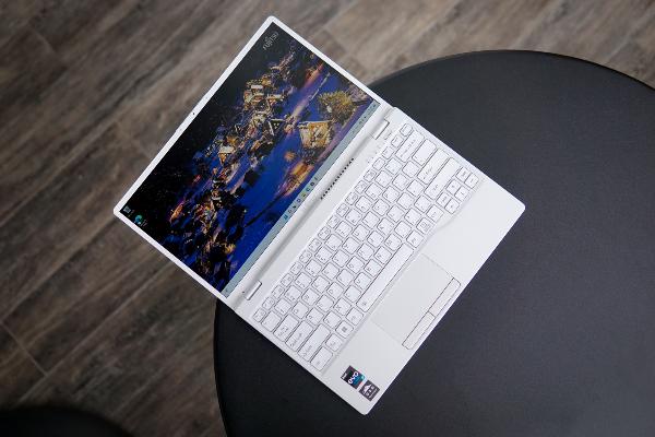 Laptop có nhiều cổng kết nối